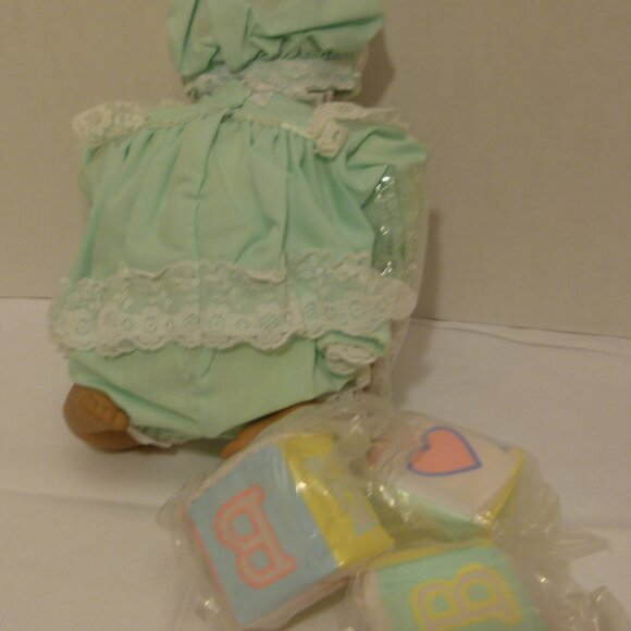 Yolanda Bello "Shawna" African American Porcelain Doll: Ashton Drake Galleries - Picture 7 of 12